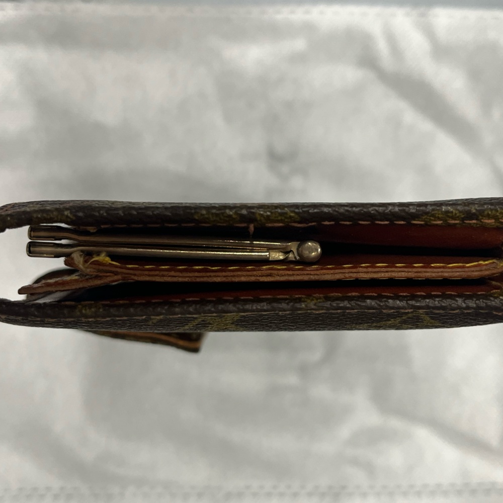 Louis Vuitton fold over purse/wallet - Picture 3 of 16